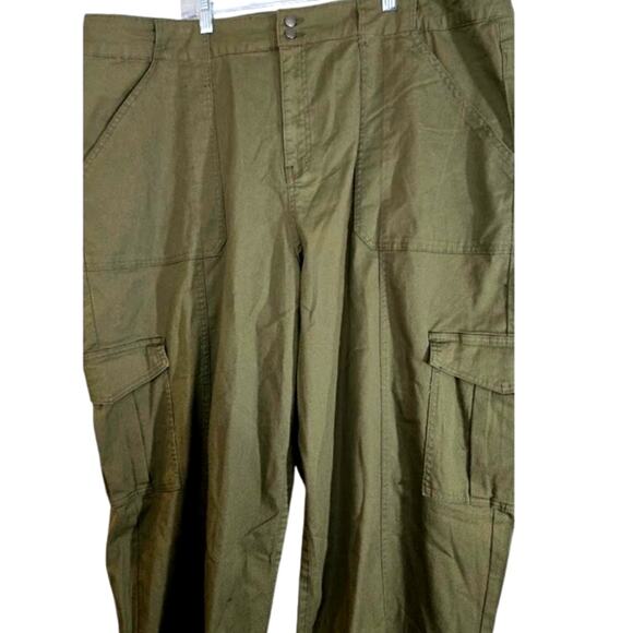 Jessica Simpson Women’s Cargo Capri Pants Olive Green Size 22WS NWT - Picture 1 of 11
